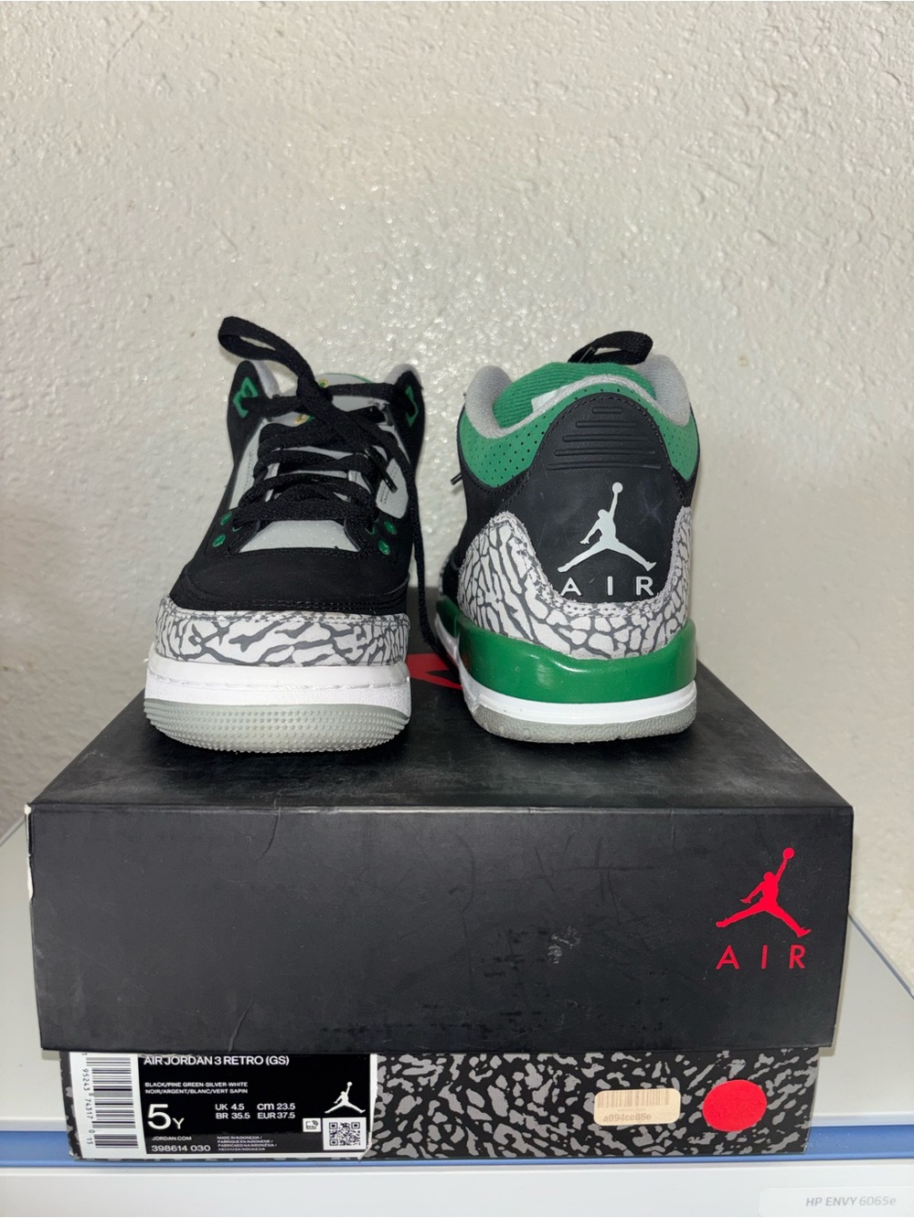 Jordan Black, Green & Gray Retro Sneakers